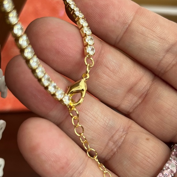 Stunning Gold Diamond Tennis Necklace with 1ctw Center Stone 18-20” - Picture 5 of 5